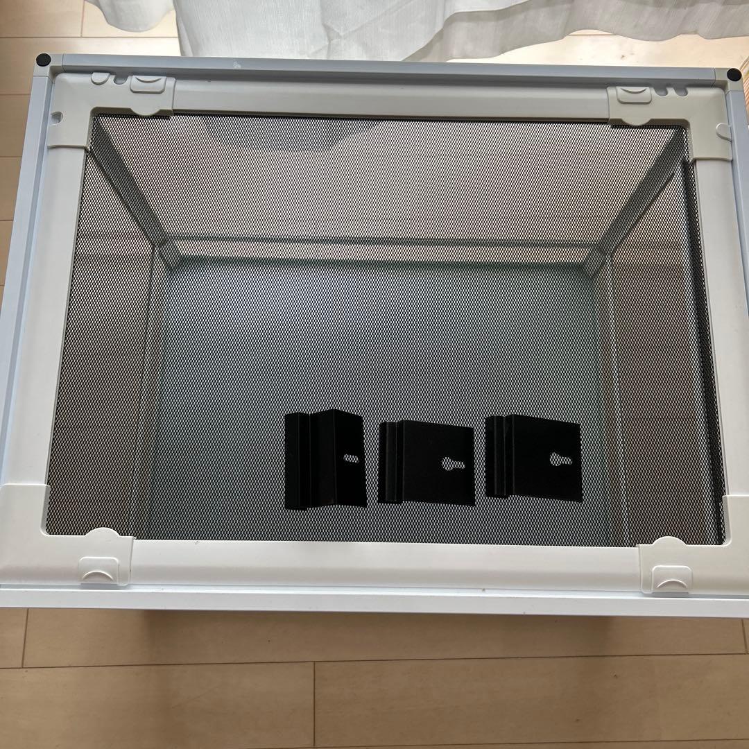 爬虫類飼育ケージ　ガラス製の飼育ケージ、メッシュ蓋付き　流木のおまけ付き❗️