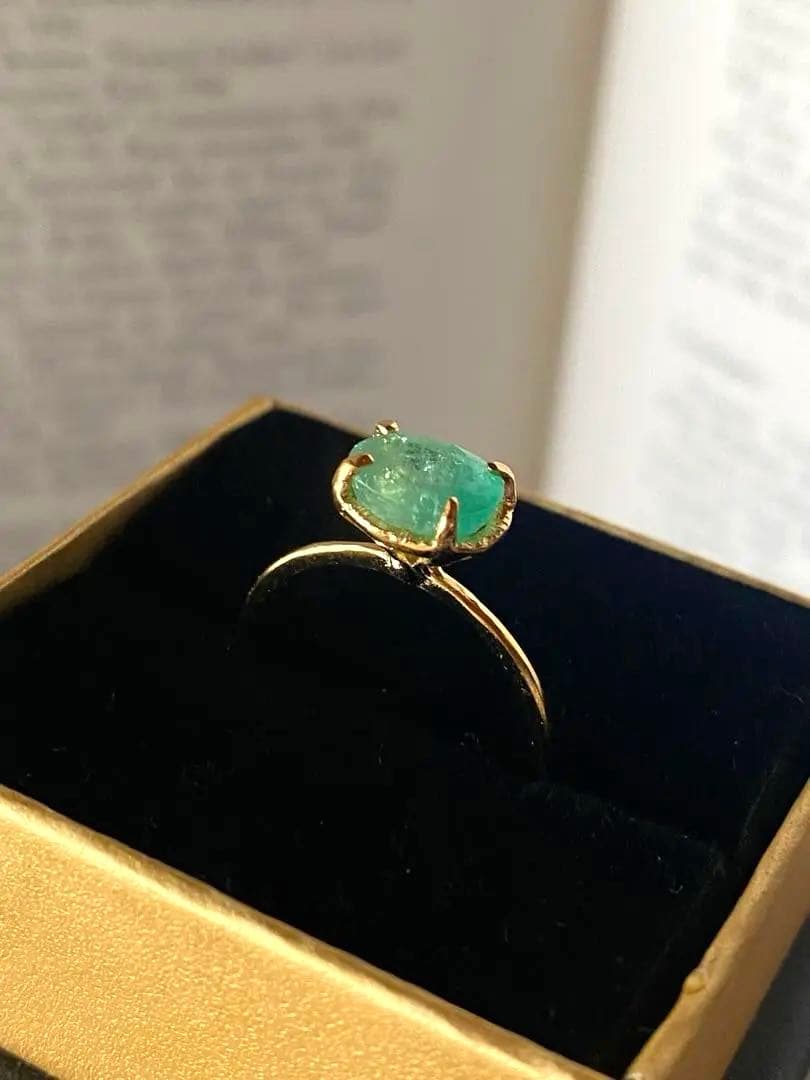 ぽー　エメラルド高貴リング