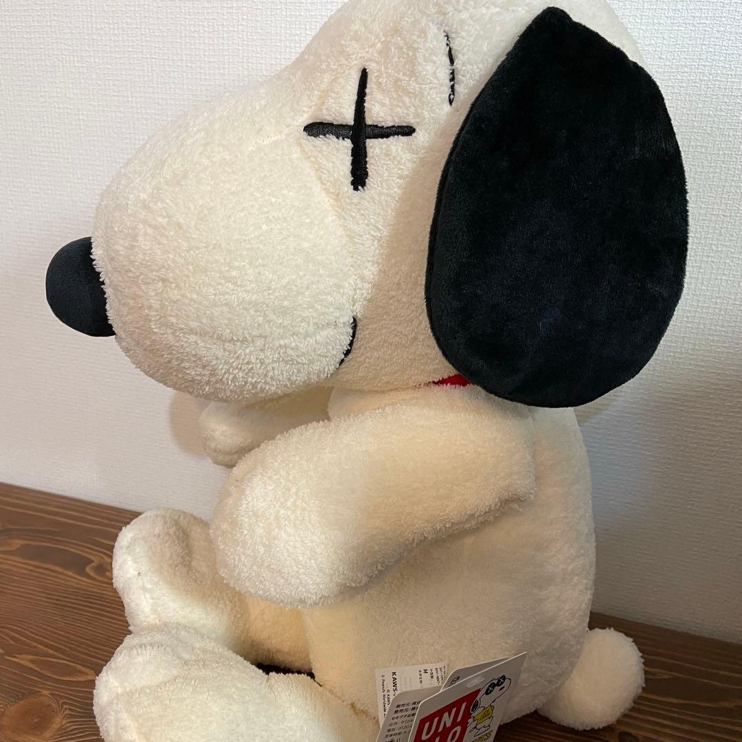 【M】新品UNIQLO×PEANUTS スヌーピー　KAWS ぬいぐるみ