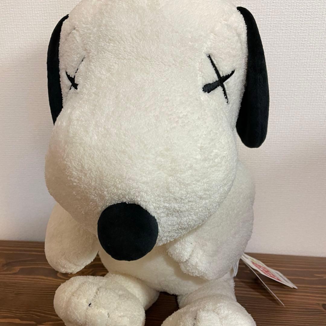 【M】新品UNIQLO×PEANUTS スヌーピー　KAWS ぬいぐるみ