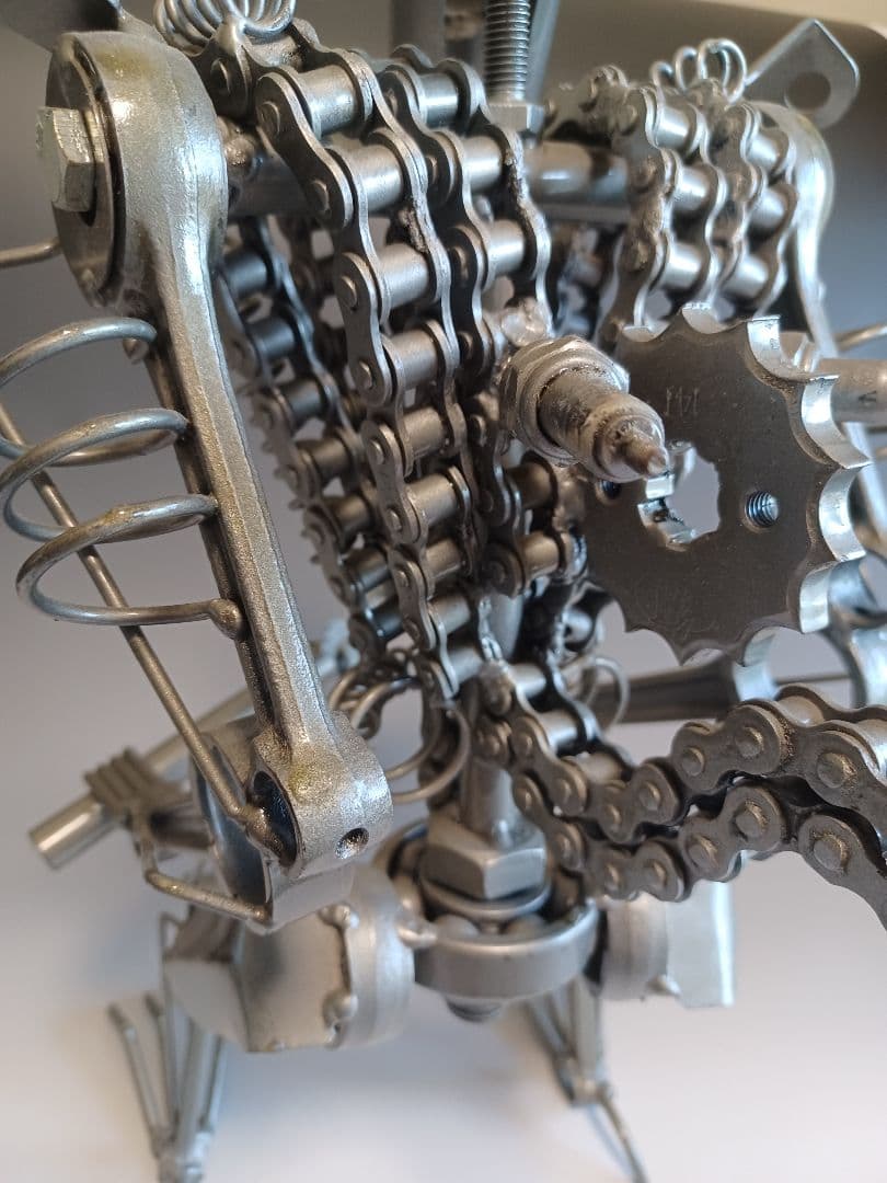 メタルアート 鉄製 アイアン エイリアン 高さ45cm 横30cm