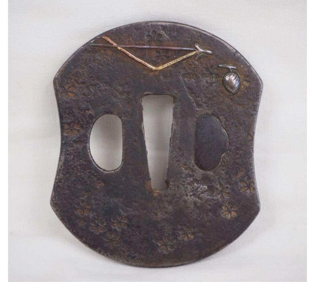 送料無料 江戸時代　銀象嵌　梅花文鍔　木箱付　刀剣美術