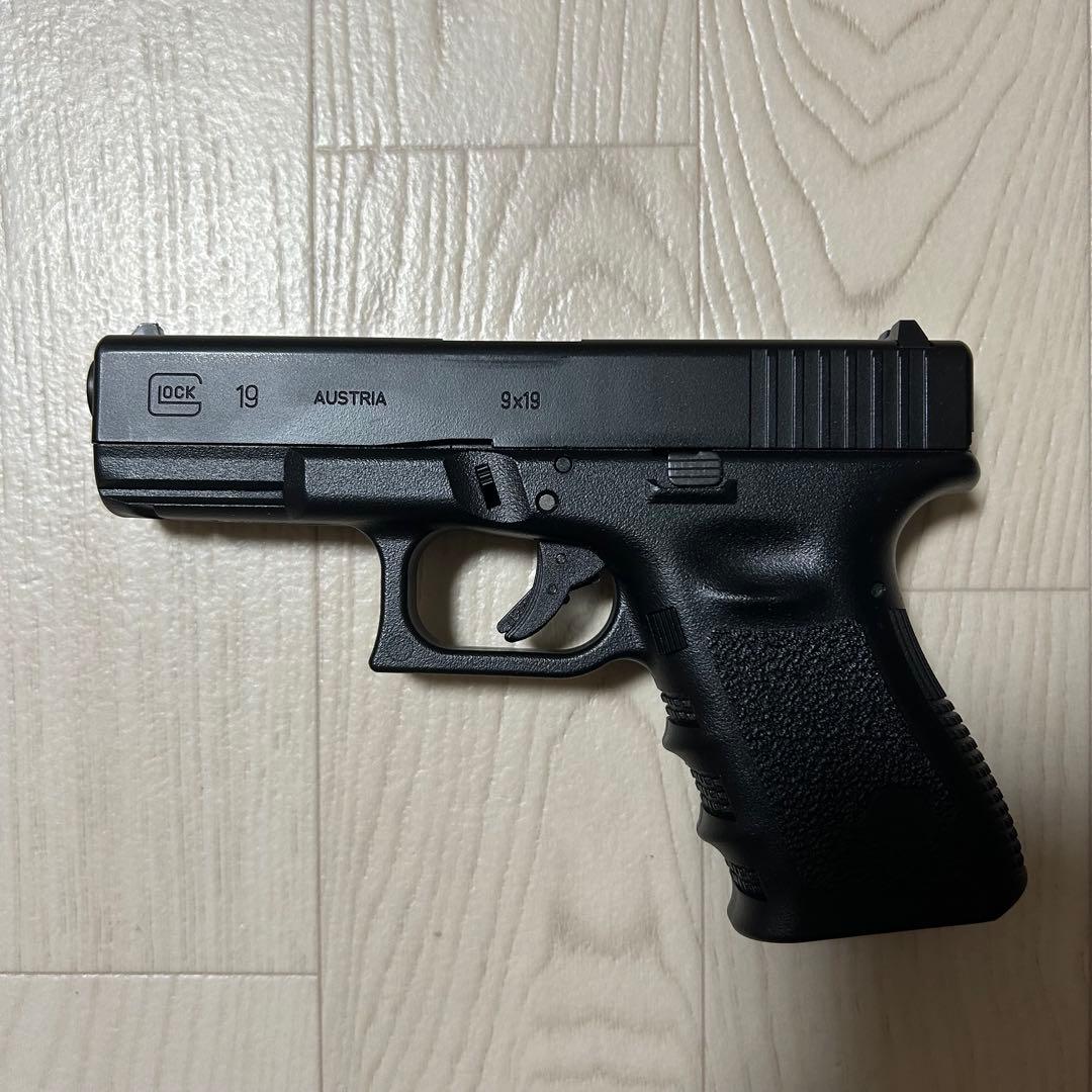 Glock 19 エアガン ブラック マガジン3個、ホルスター付き