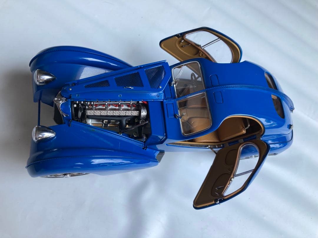 AUTOart 1/18 ブガッティ タイプ ダイキャストモデル