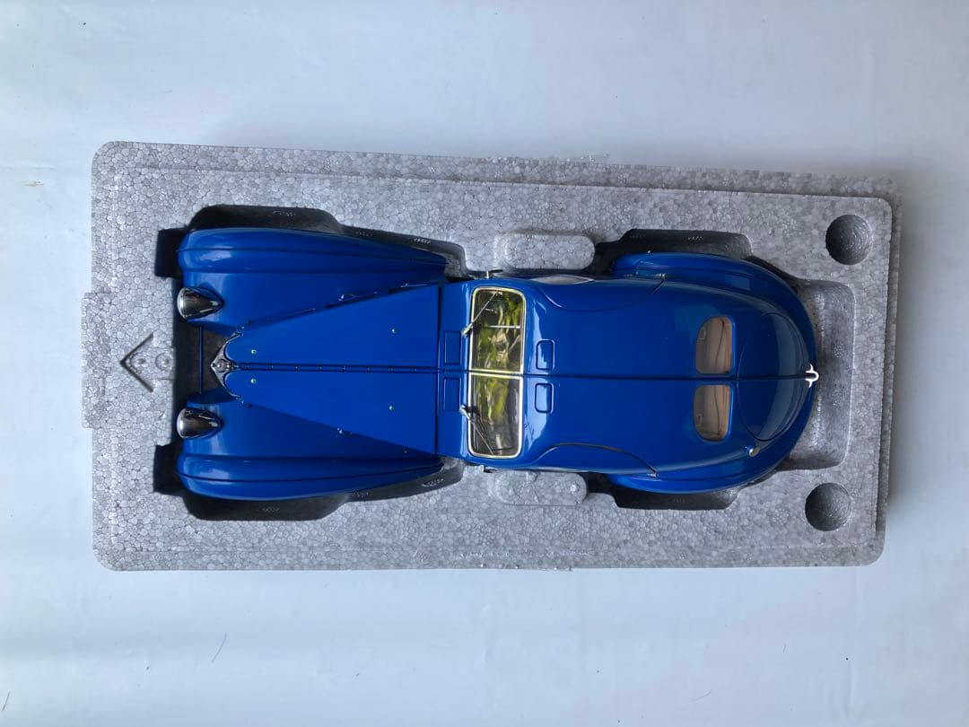 AUTOart 1/18 ブガッティ タイプ ダイキャストモデル