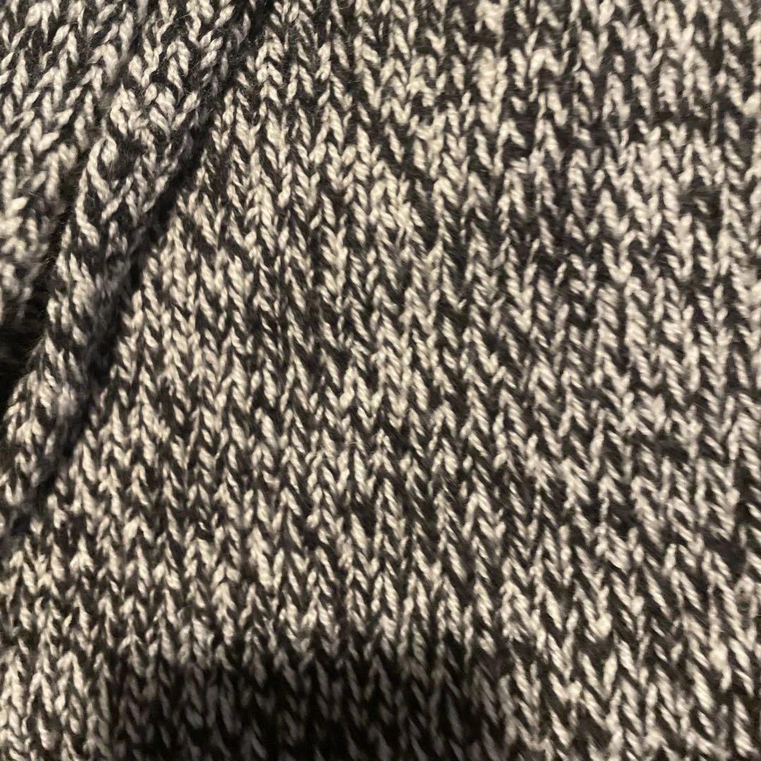 モンクレールファー付きグレーと黒のマフラー