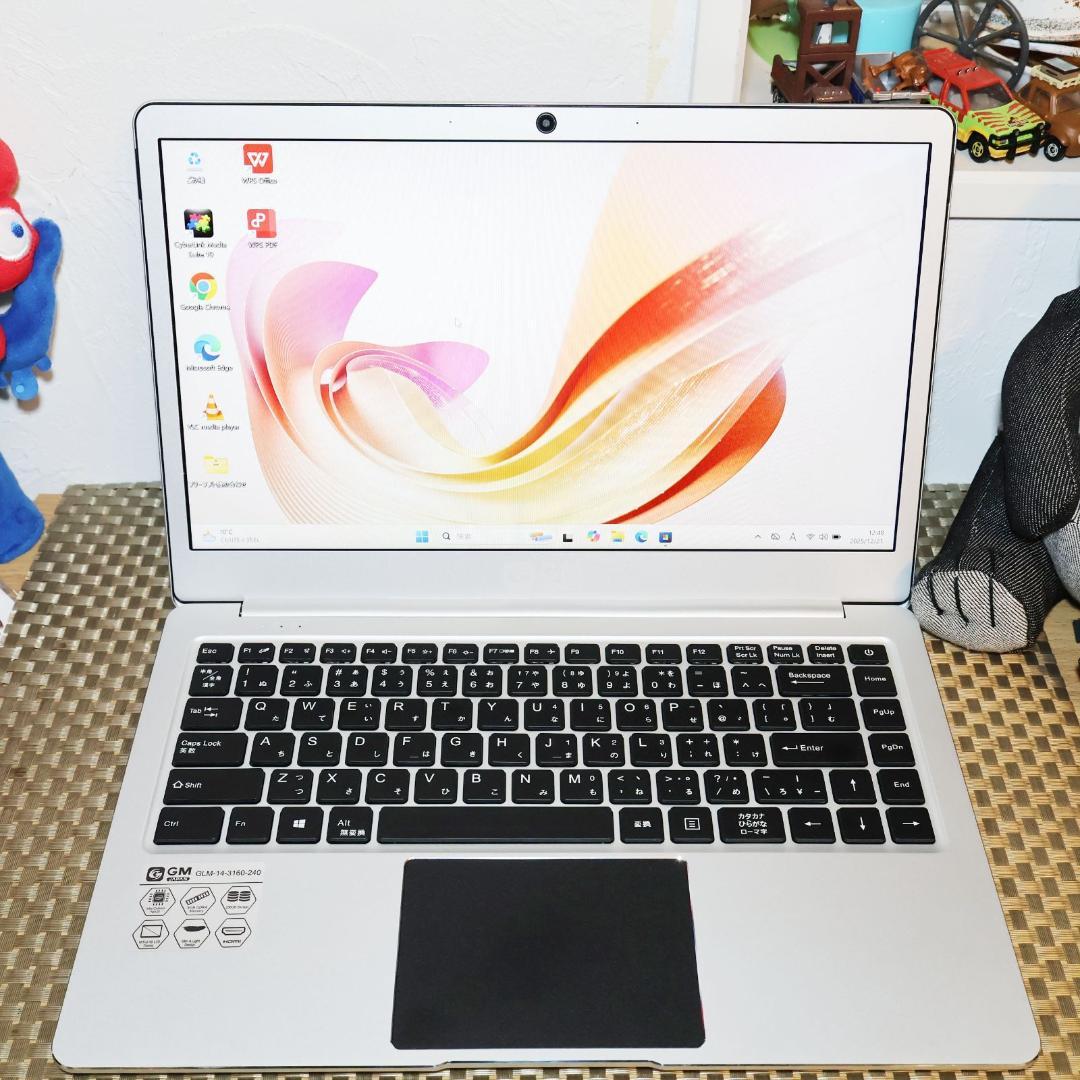 ほぼ新品！Win11高年式2023！メ8G/SSD/フレームレス/無線/カメラ