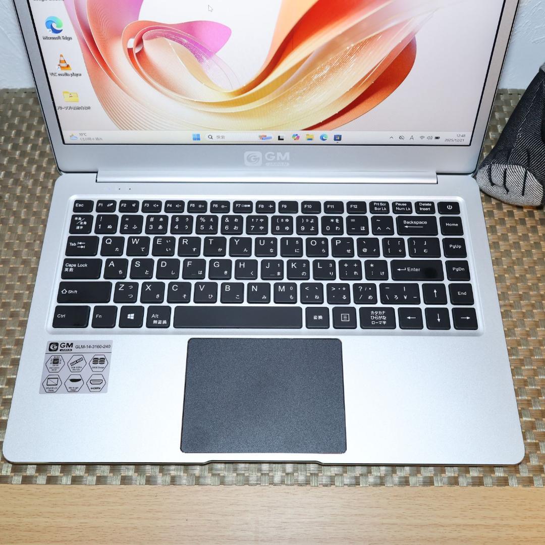 ほぼ新品！Win11高年式2023！メ8G/SSD/フレームレス/無線/カメラ