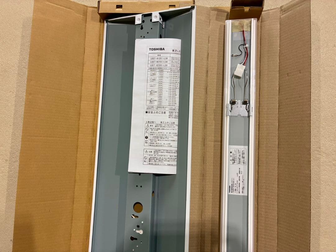 【新品】TOSHIBA LEDスタンダードLEET-42301-LS9 １セット