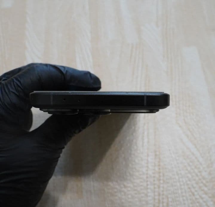 メルカリ特価 国内版 POCO F6 Pro 保護ガラス貼り付け済み