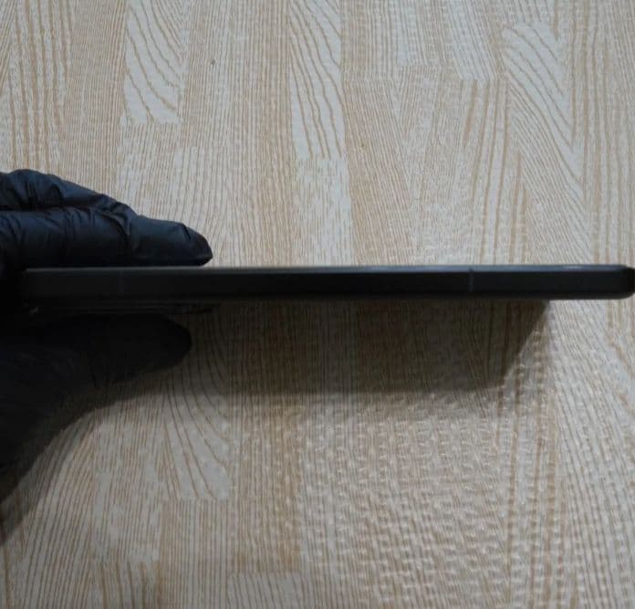 メルカリ特価 国内版 POCO F6 Pro 保護ガラス貼り付け済み