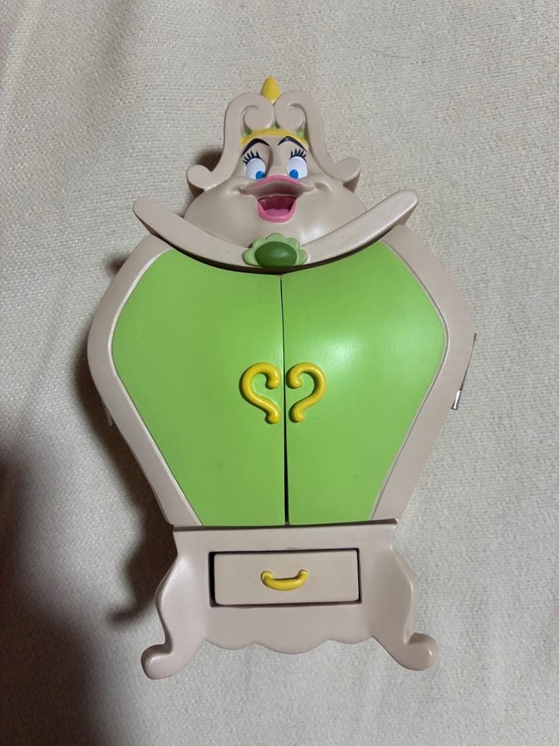 美女と野獣　ワードローブ