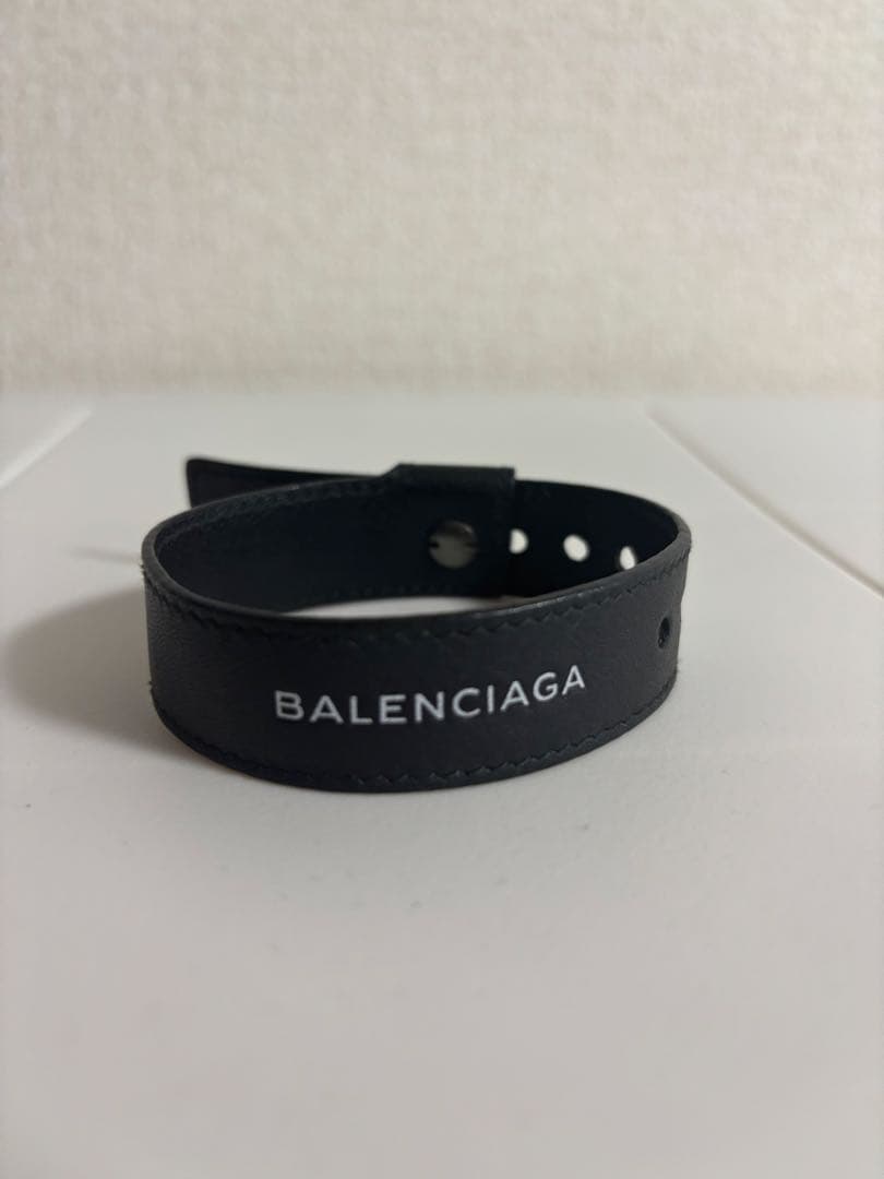 BALENCIAGA ブラックレザーバングル　ブレスレット　リストバンド