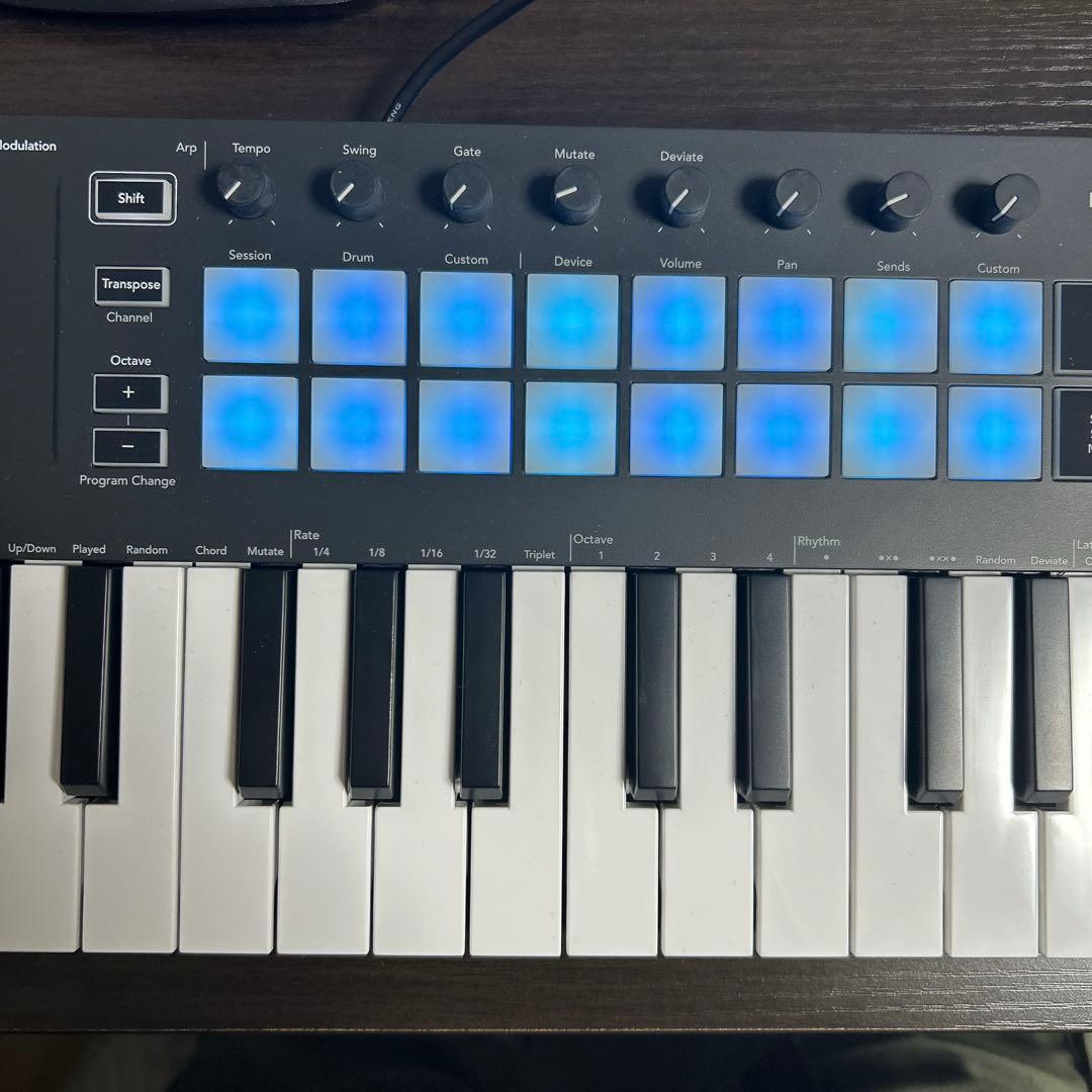 Novation Launchkey Mini MK3 MIDIコントローラー