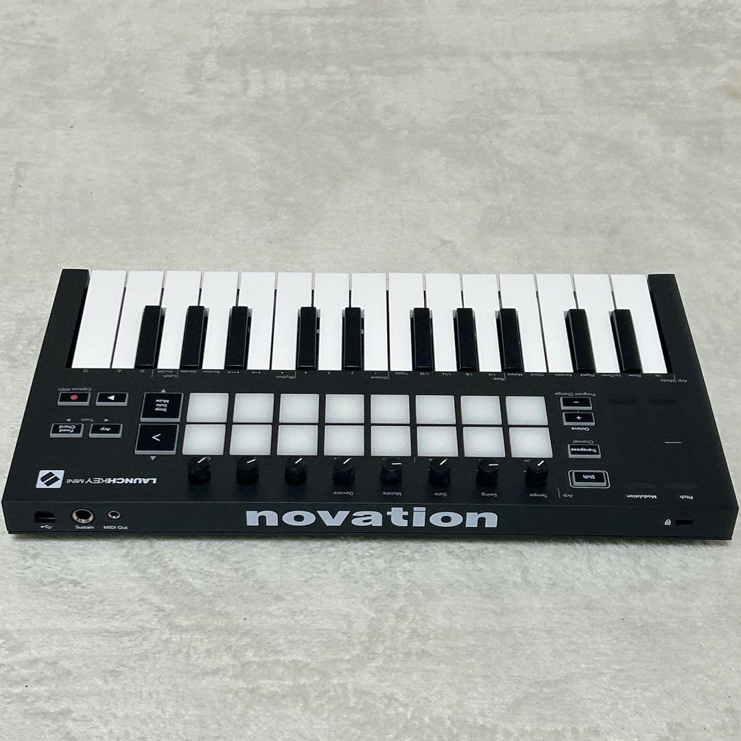 Novation Launchkey Mini MK3 MIDIコントローラー