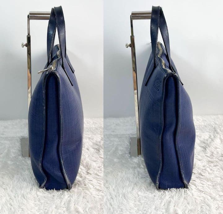 【マリエモーン】ロエベ　ニュートレド　ロゴ型押し 牛革