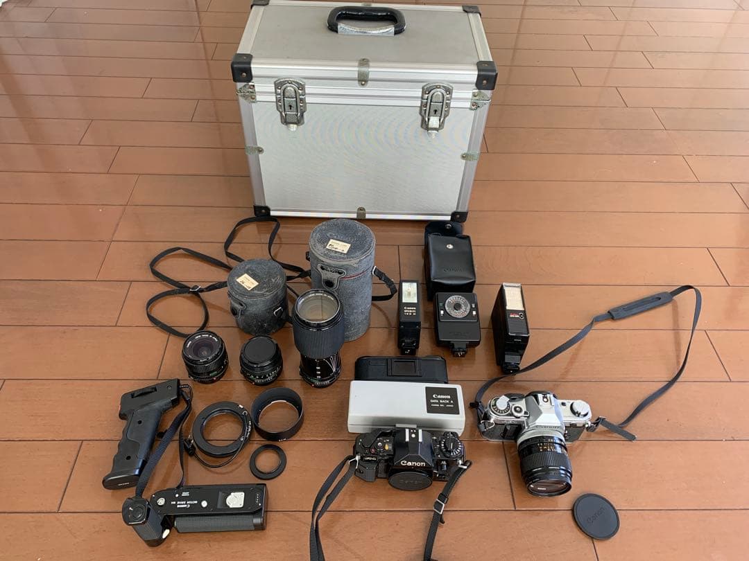 Canon AE-1 、A1一眼レフカメラ2台とレンズ、付属品多数セット