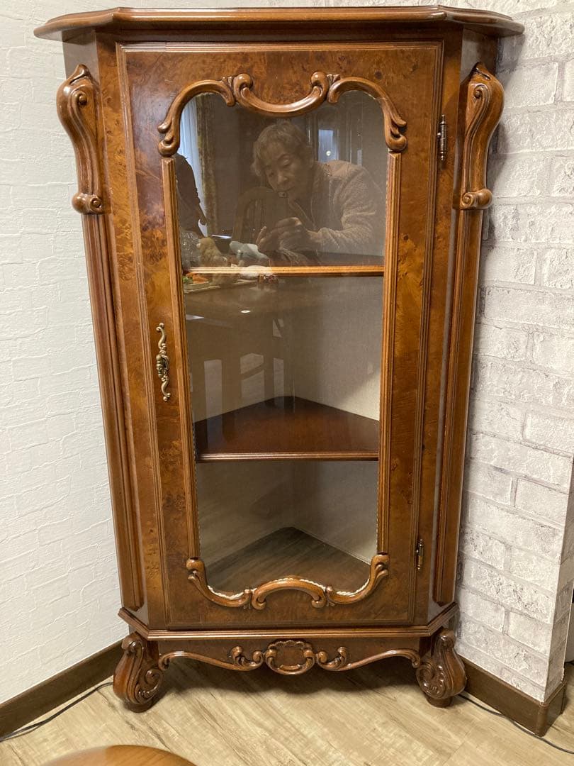 アンティーク大型キャビネットです。 サイズ:73×奥行き52高さ122.5cm