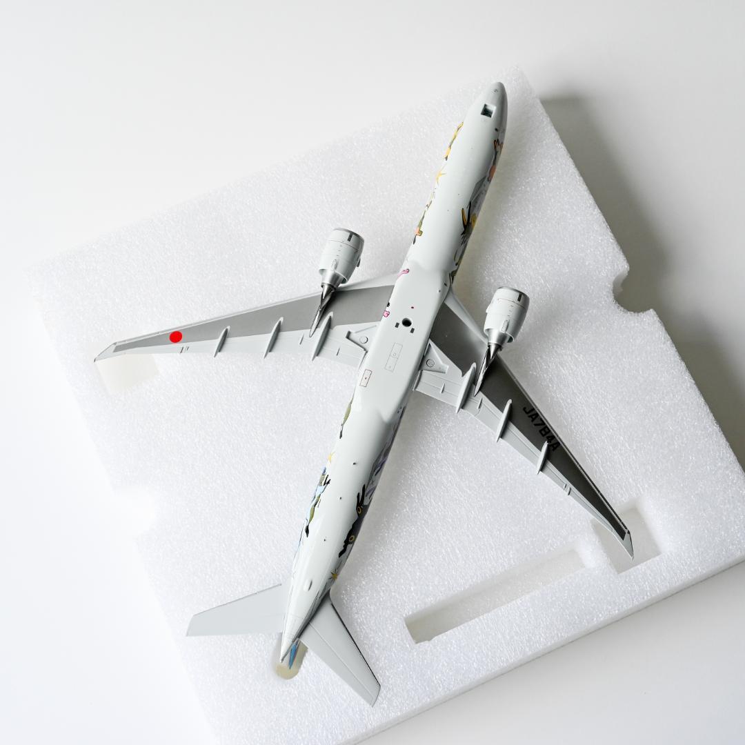 ANA B777-300ER イーブイジェット 特別塗装 1/200