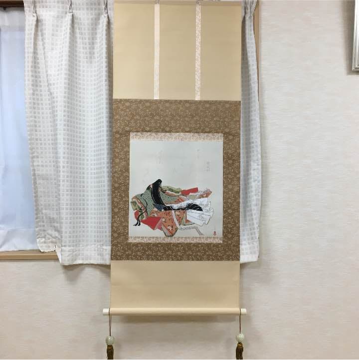 紫式部の掛け軸（風鎮付き）