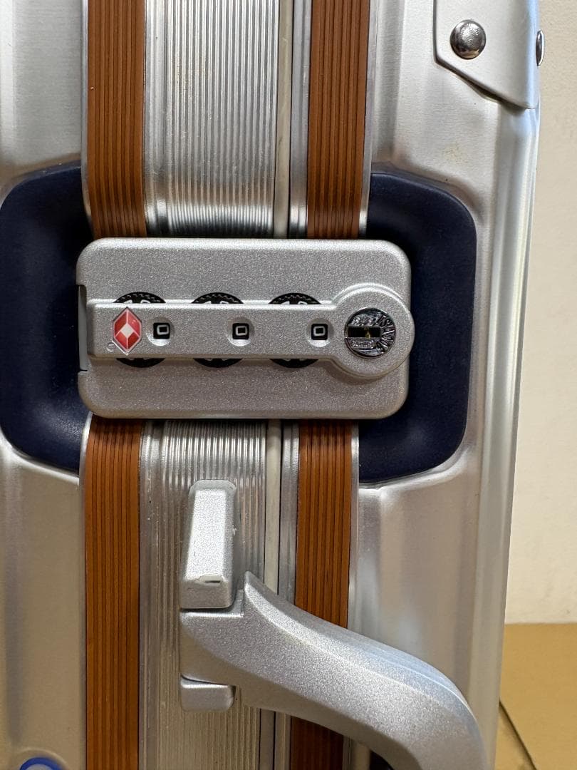 RIMOWA リモワ シルバーインテグラル 32L TSAロック付き 2輪