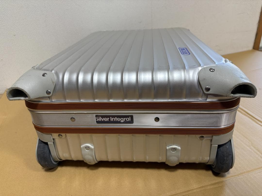RIMOWA リモワ シルバーインテグラル 32L TSAロック付き 2輪