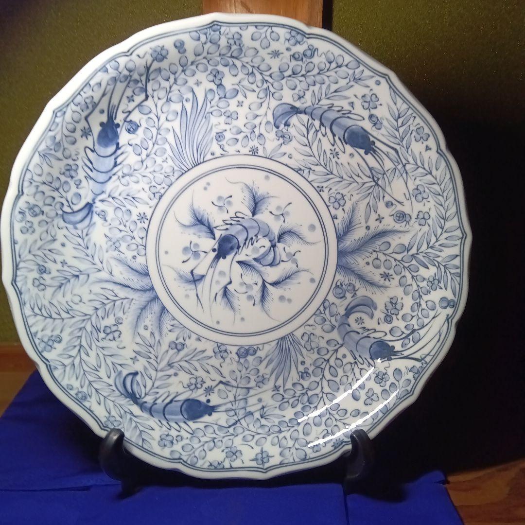 青白いエビ模様の飾皿