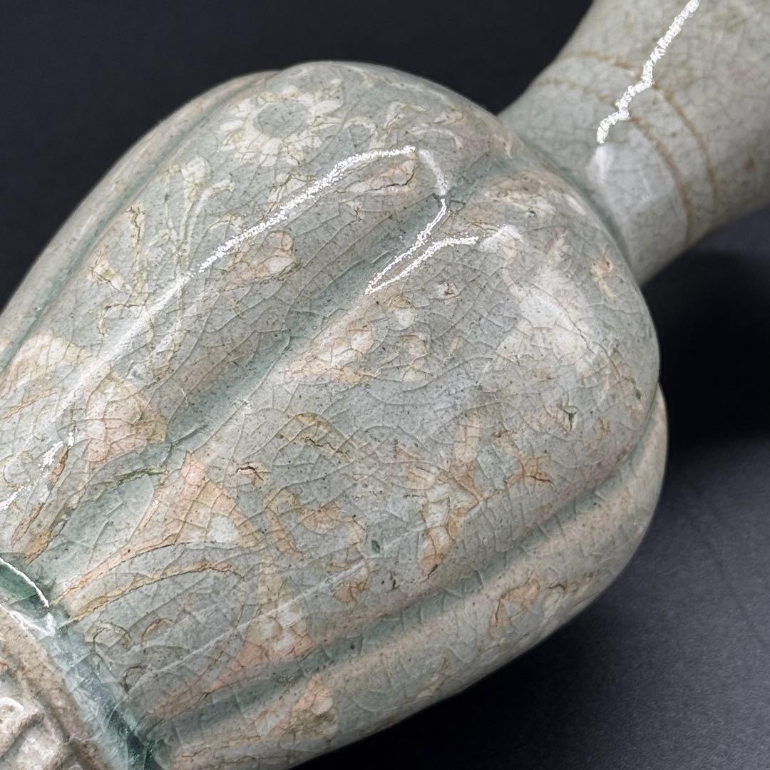 青磁象嵌　花入