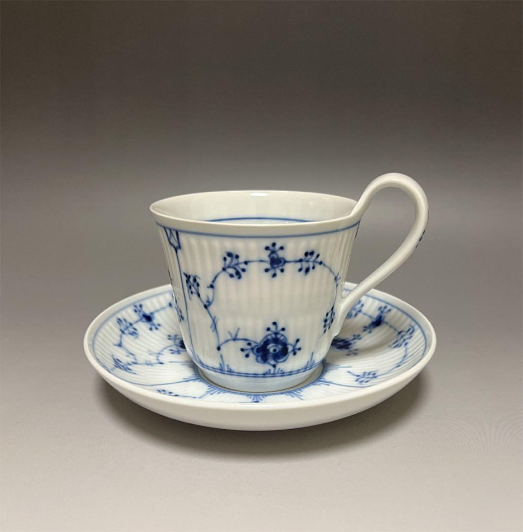 ブルーフルーテッド プレイン ハイハンドルカップ&ソーサー ②