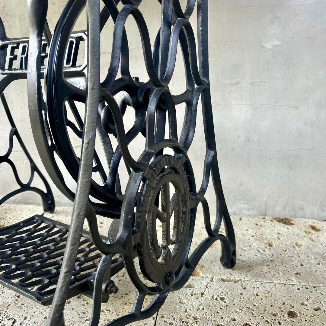 イギリス　アンティークミシン脚テーブル　FRIEND 足踏みミシン　網目