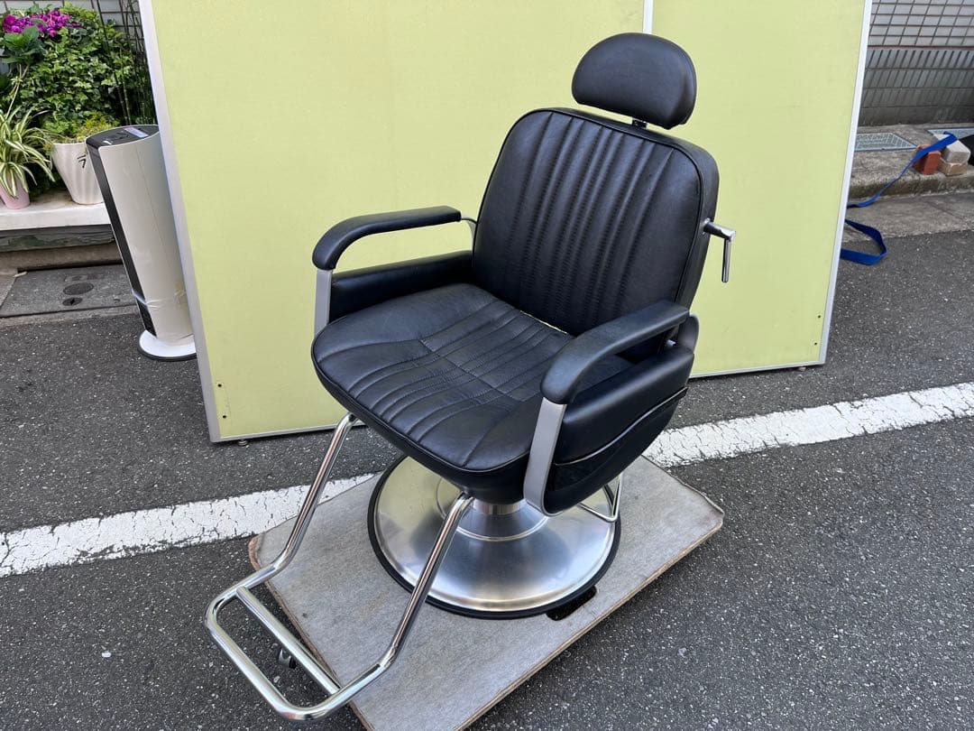 美容室椅子￼ 引き取り可　油圧式上下 回転、　￼リクライニングします￼