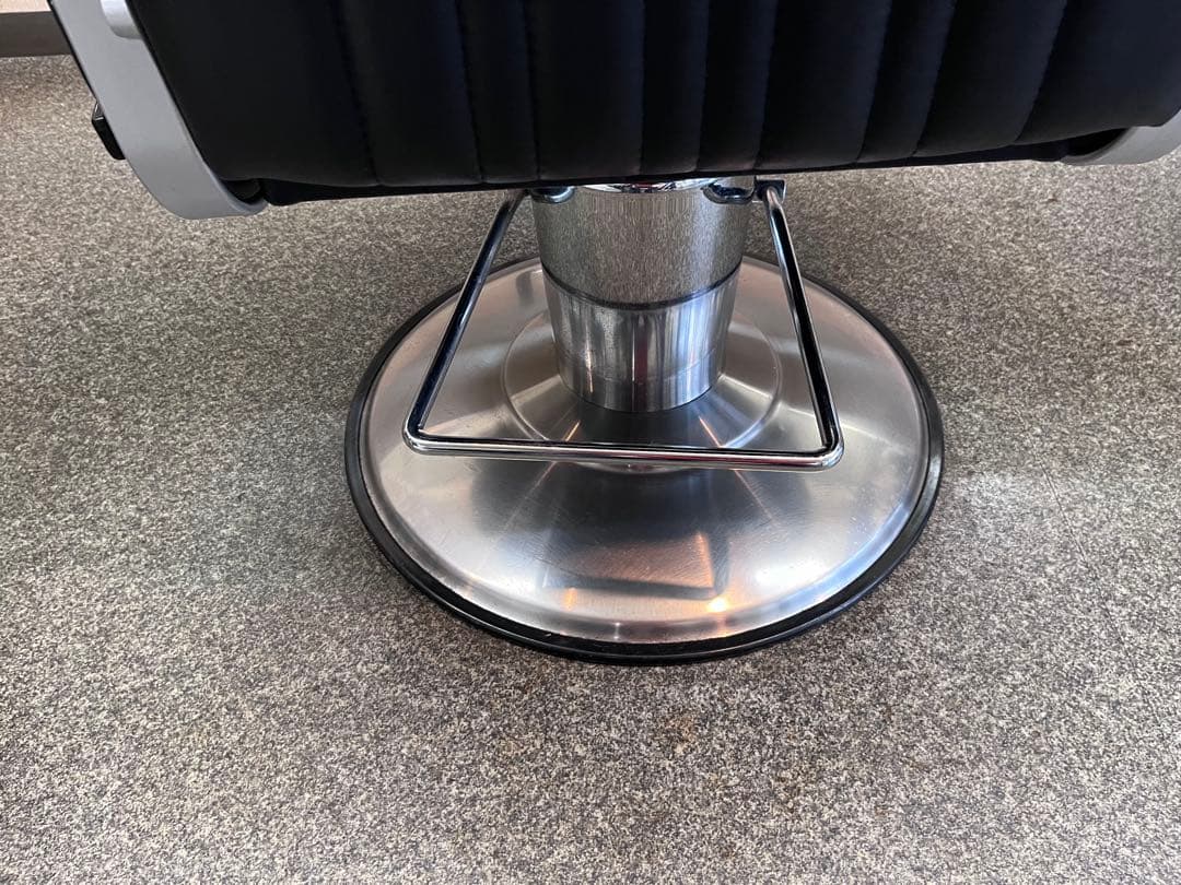 美容室椅子￼ 引き取り可　油圧式上下 回転、　￼リクライニングします￼