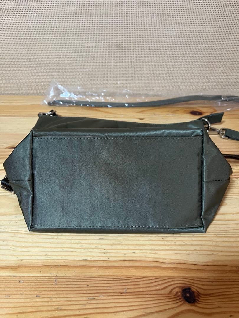 a332/未使用級★russetショルダーバッグ カーキ クラウズナイロン