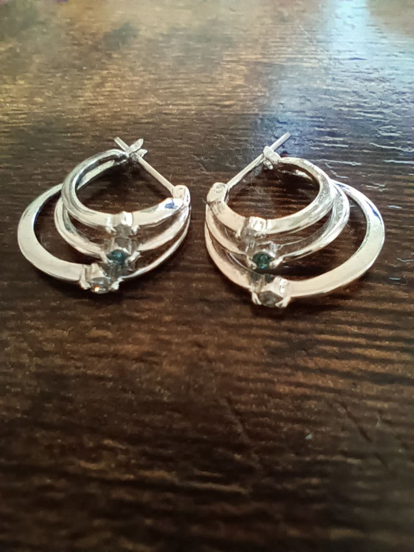 K18WG 3連フープピアス ダイヤモンド装飾付き