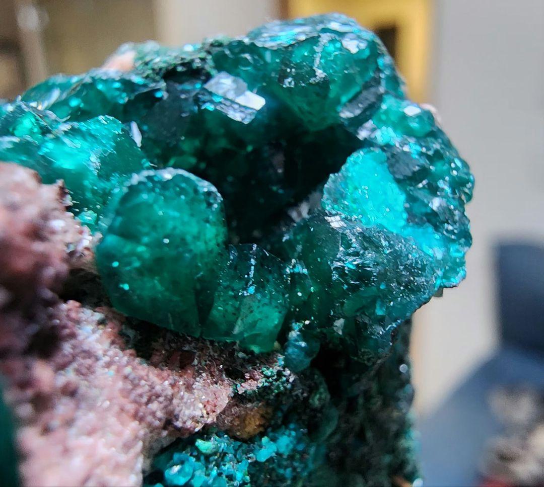 ディオプテーズ（翠銅鉱）母岩付きクラスター