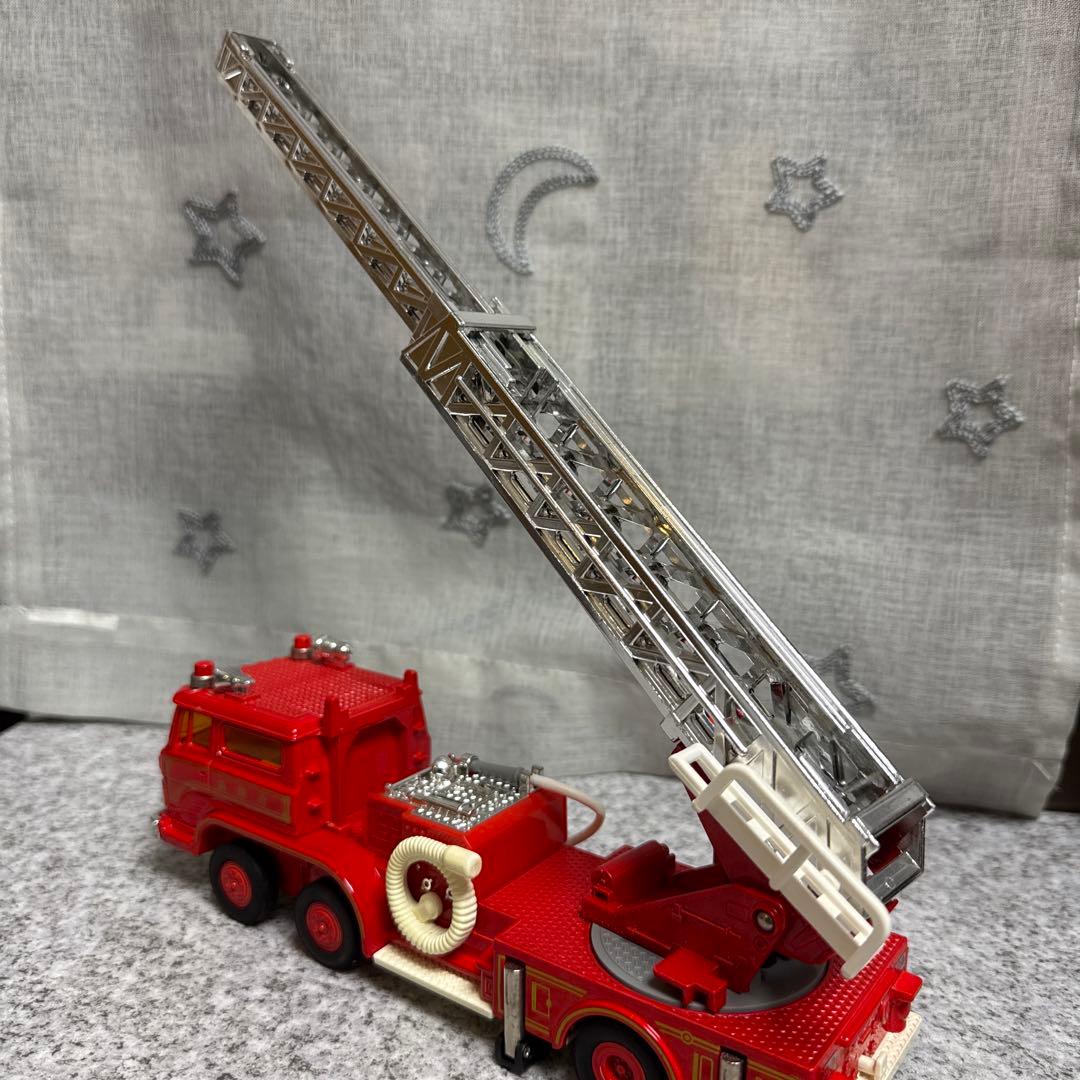 ヒ*ゲ様 トミカダンディ国産車シリーズ002 日野ハシゴ消防車