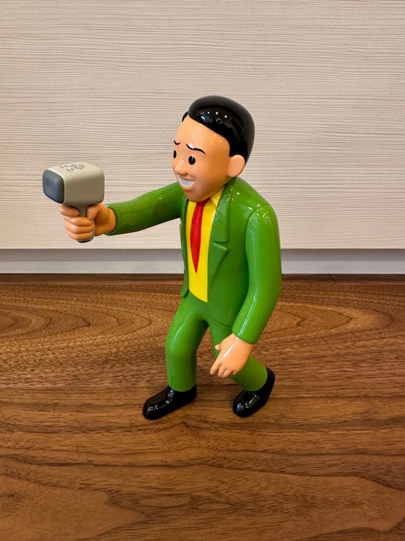 Joan Cornella の Idiotmeter と フィギュアセット