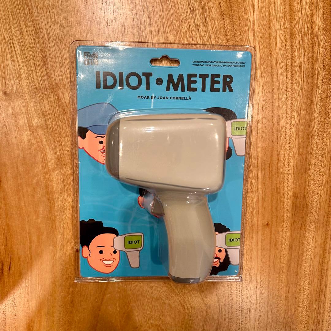 Joan Cornella の Idiotmeter と フィギュアセット
