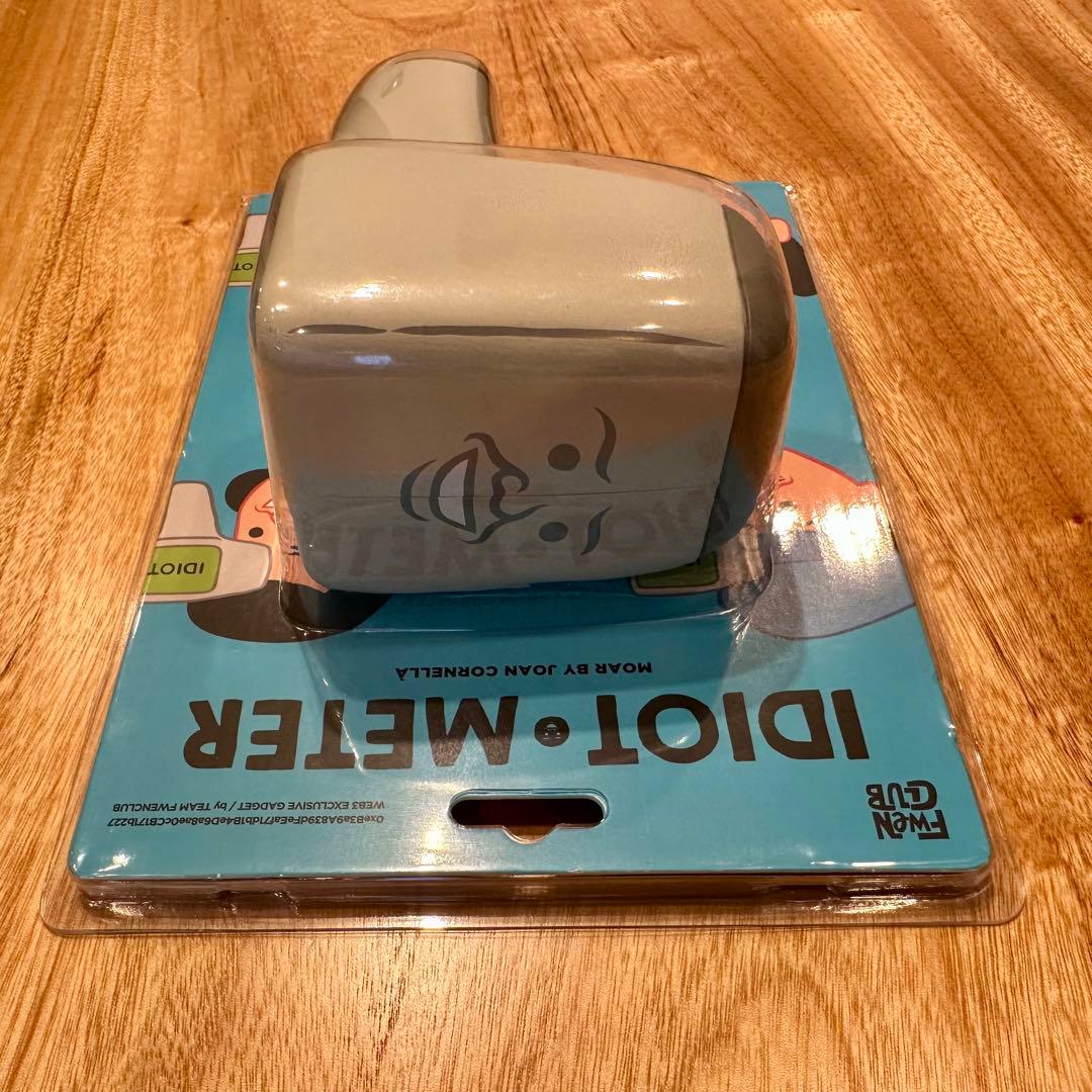 Joan Cornella の Idiotmeter と フィギュアセット