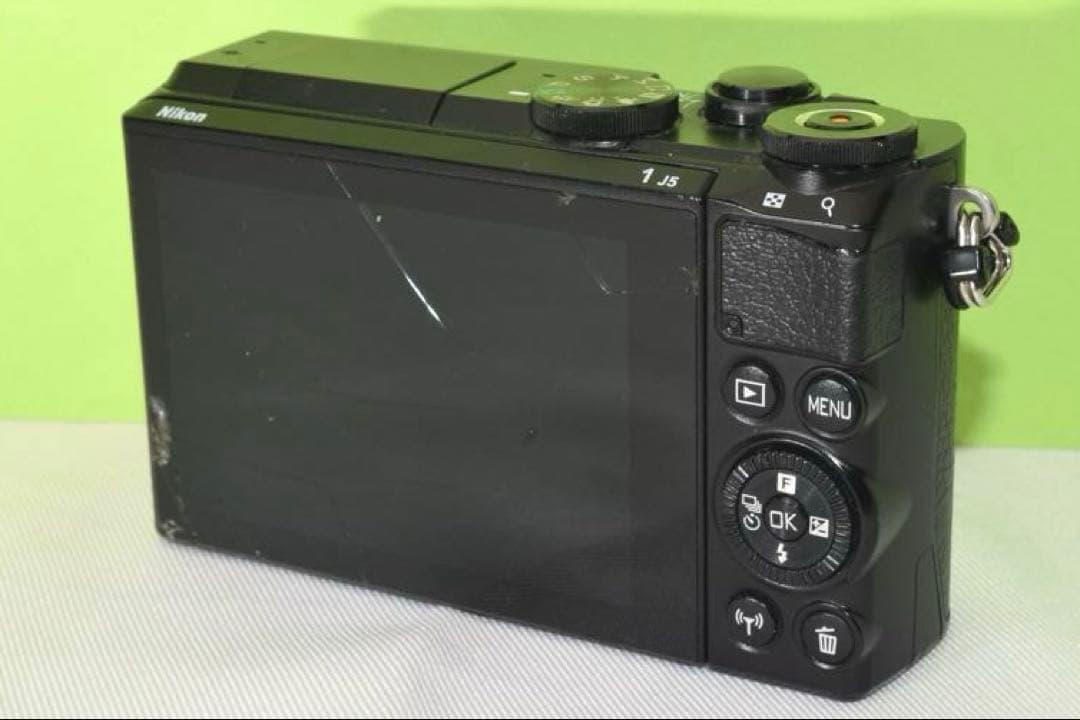 Nikon J5 ☆送料無料☆