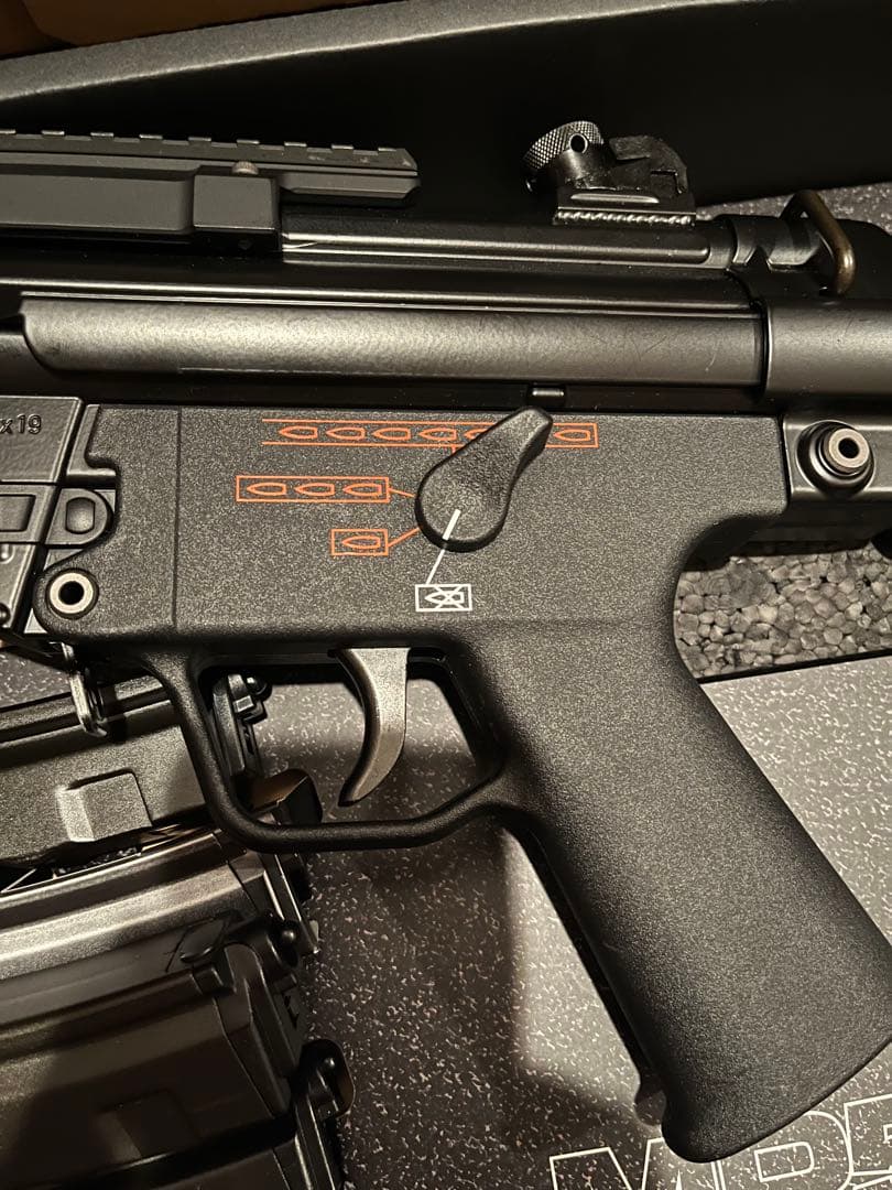 東京マルイ　次世代電動ガン　MP5 SD6 ＋予備マガジン2本＋純正マウント