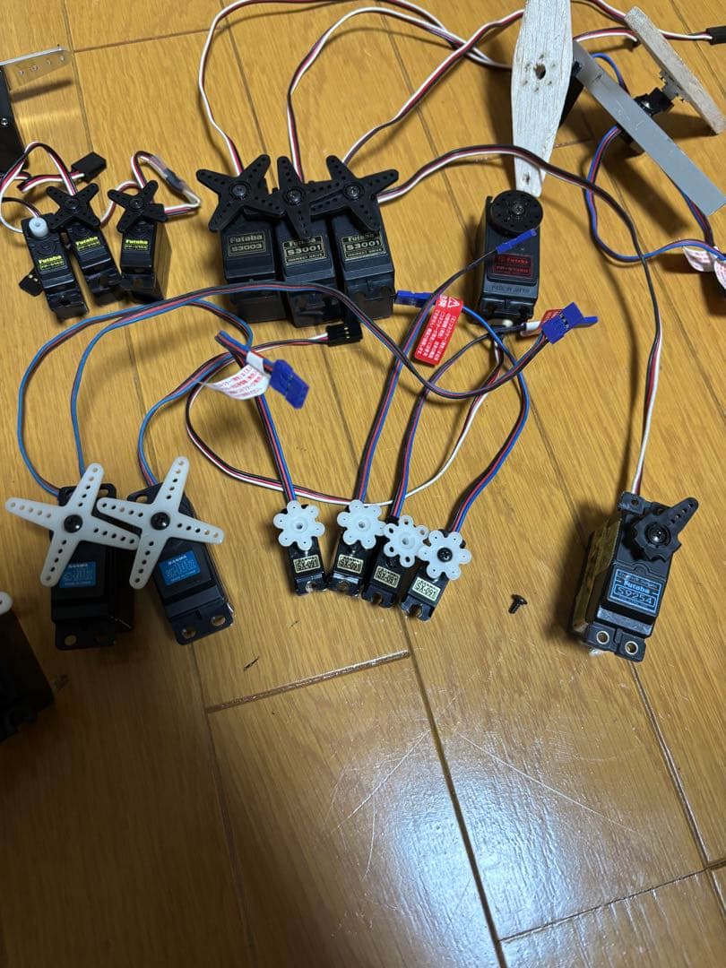 ラジコン飛行機　サーボ　値段相談