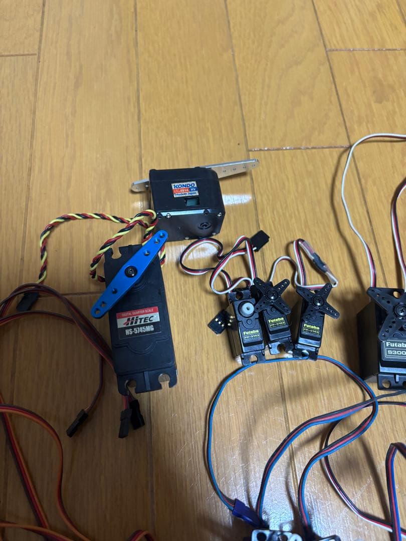 ラジコン飛行機　サーボ　値段相談