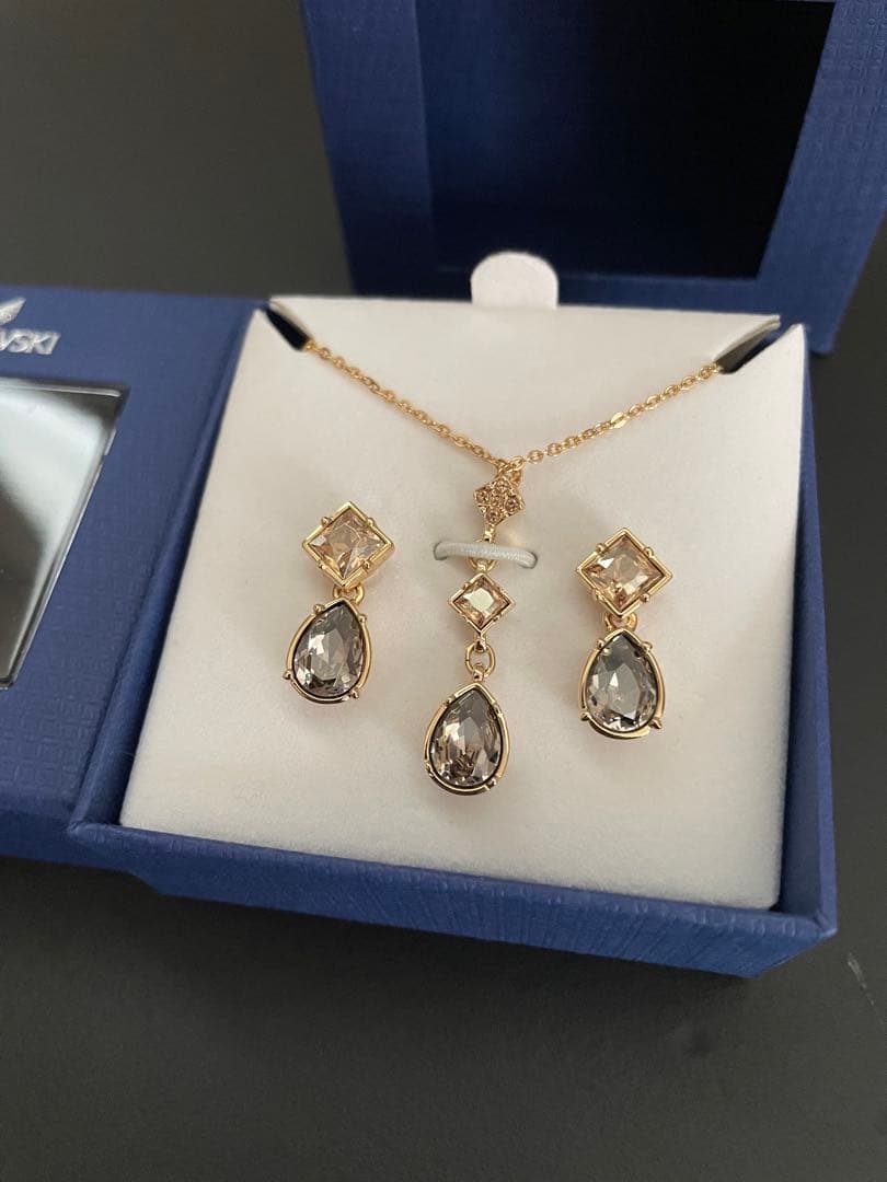Swarovski ネックレス　ピアス　セット