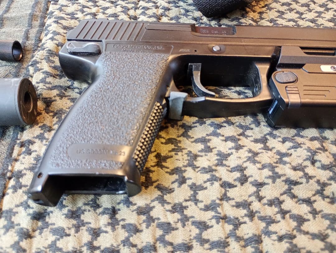 東京マルイsocom mk23 +マガジン、ホルスター等