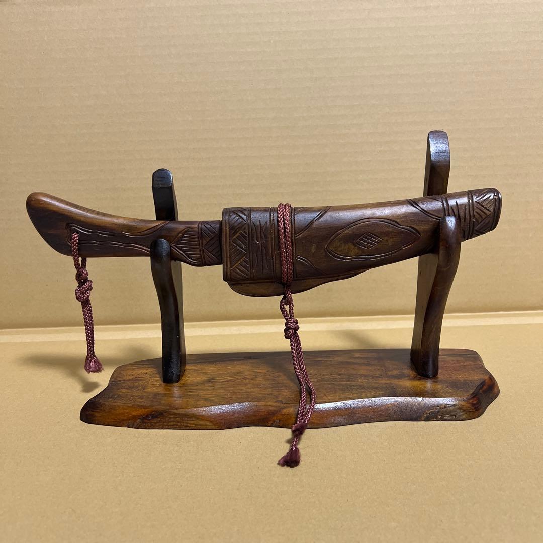 アイヌ　北海道　お土産 木製刀型装飾品 スタンド付き 約30cm
