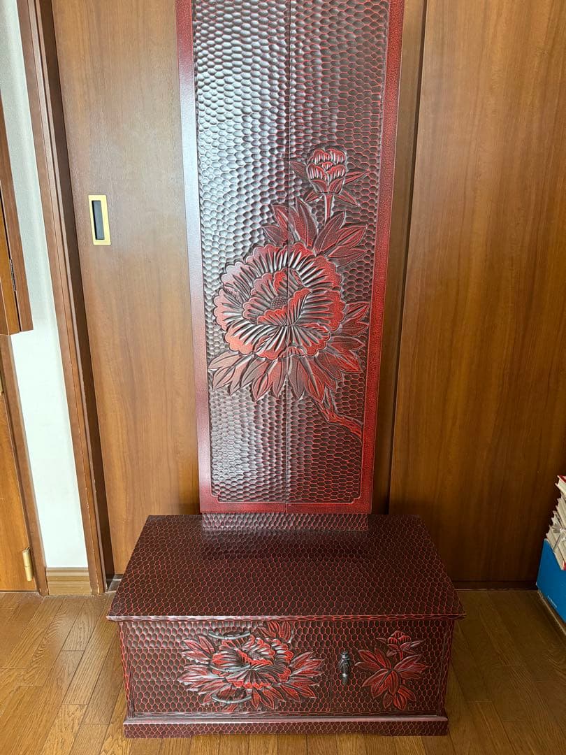 【鏡台】鎌倉彫、ダークブラウンの三面鏡