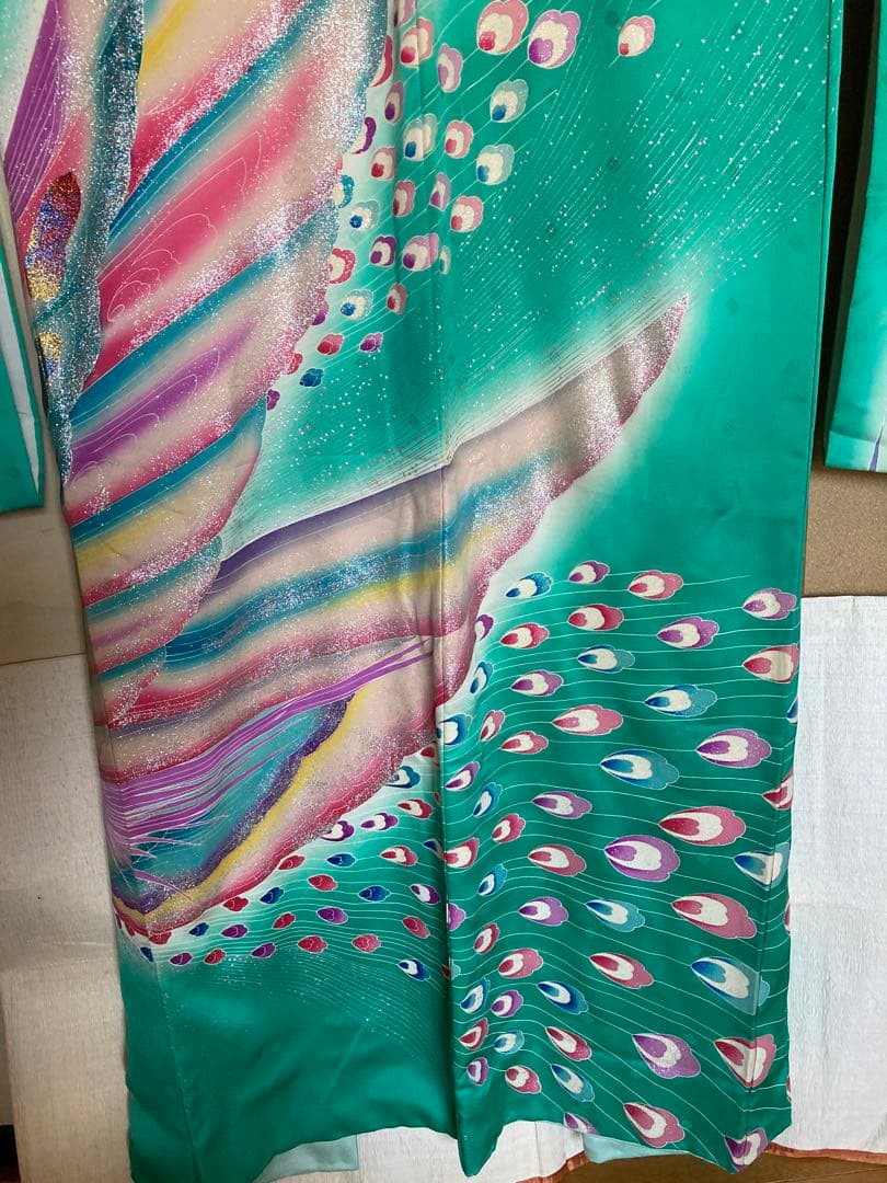 個性的な振袖、ギラ、￼ロッシュ