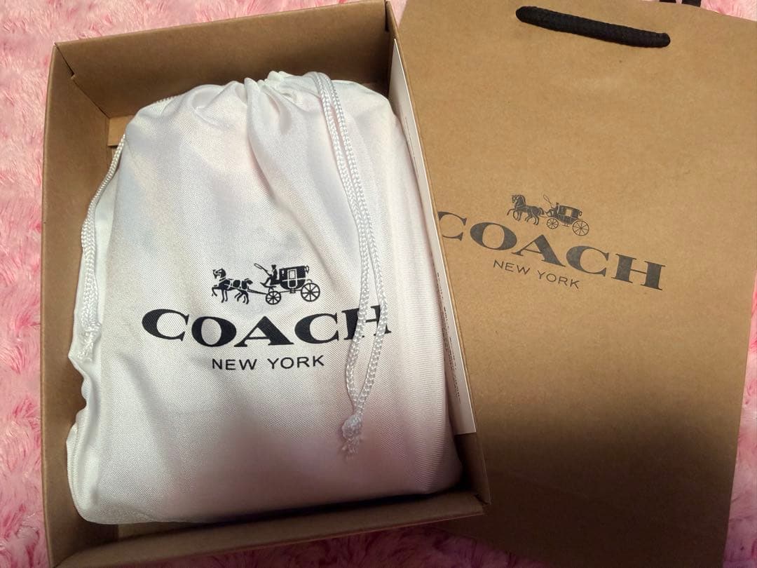COACH ピンク シグネチャー 二つ折財布 未使用　プレゼントにも！