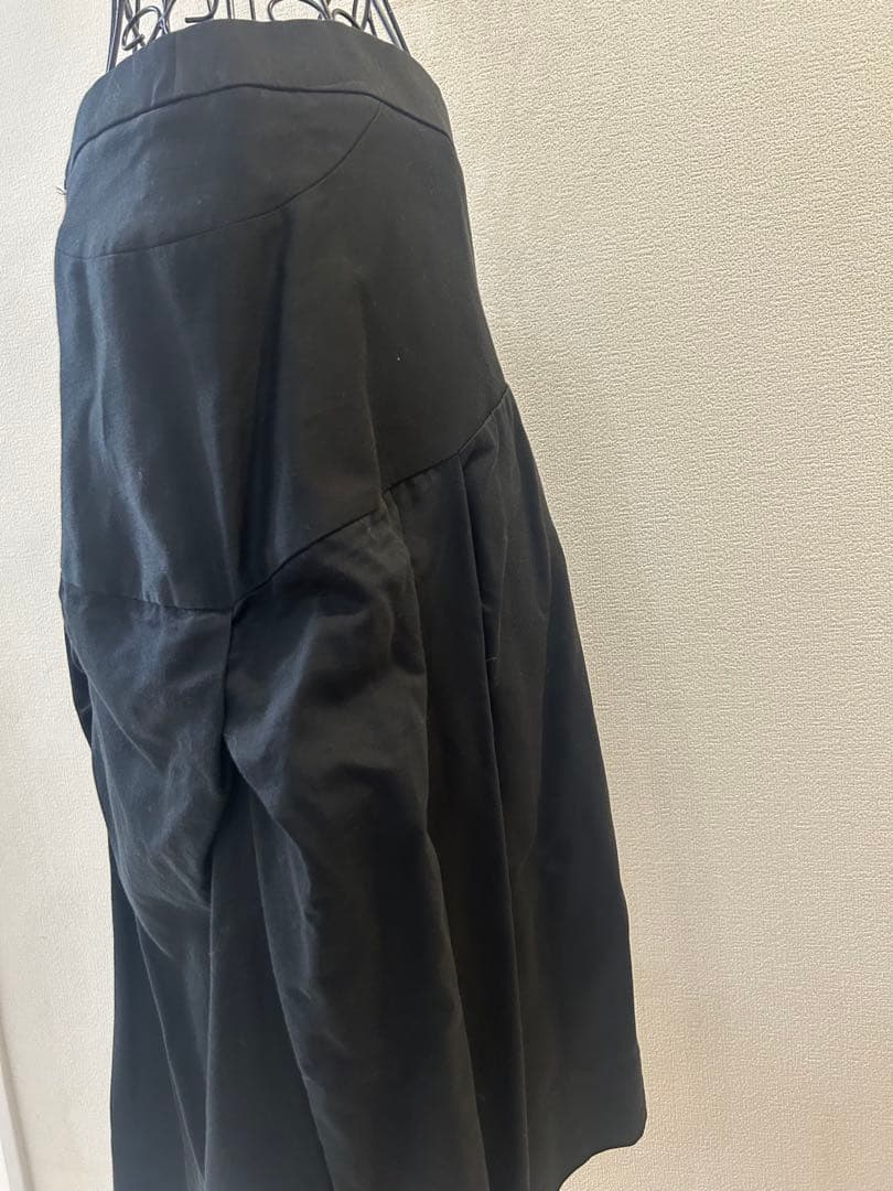 ⭐︎美品⭐︎ヴィヴィアンウエストウッド　タック入り黒フレアスカート　かわいい　個性的